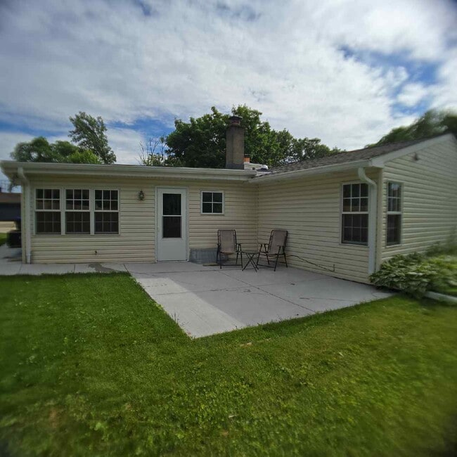Building Photo - 5916 Cornflower Ln