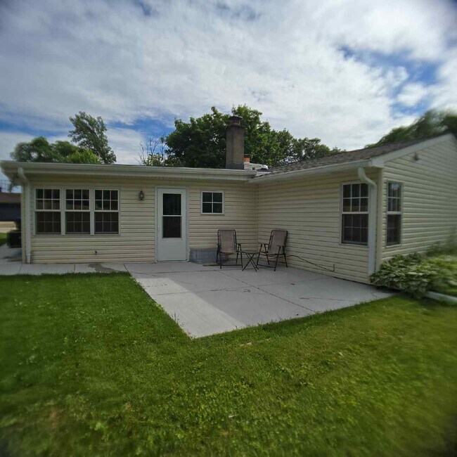 Foto del edificio - 5916 Cornflower Ln