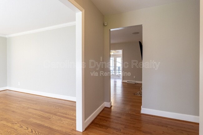 Building Photo - 6618 Castlegate Dr