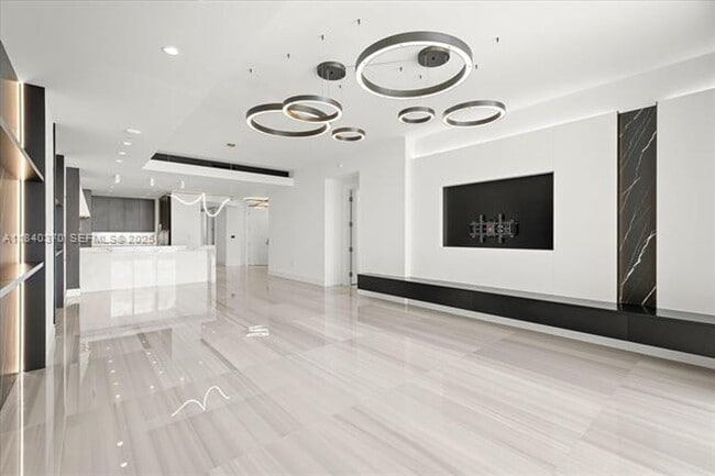 Building Photo - 17901 Collins Ave