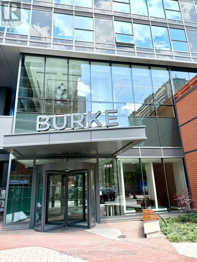 Building Photo - 609 Sherbourne St