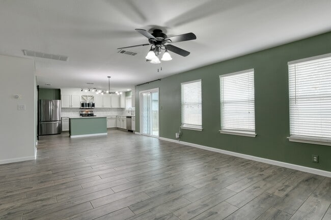 Building Photo - 15219 Spring Land