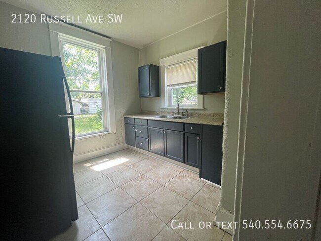Foto del edificio - 2120 Russell Ave SW