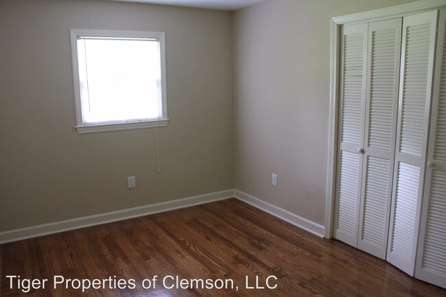 Foto del edificio - 2 br, 1 bath Room For Rent - 210 Cochran Rd