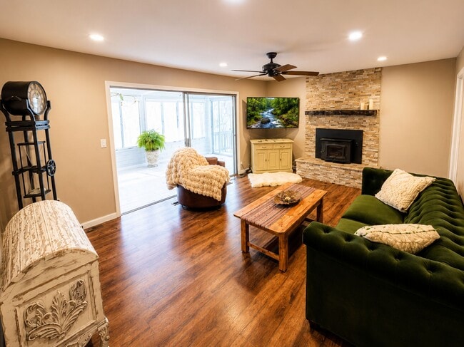 Building Photo - 820 Blue Bell Ct