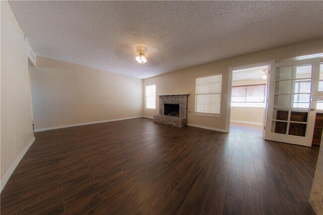 Building Photo - 7009 Casa Loma Cir