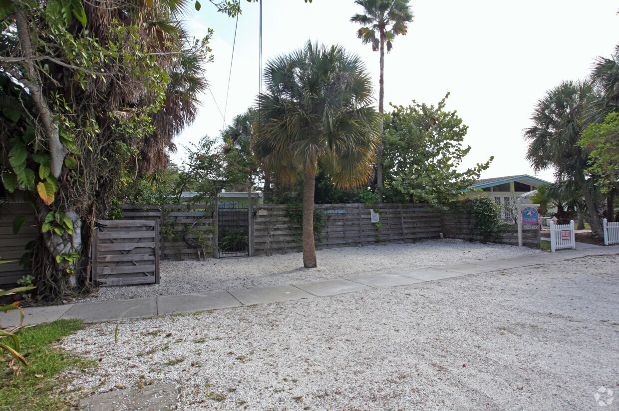 Building Photo - 5231 Avenida Navarra
