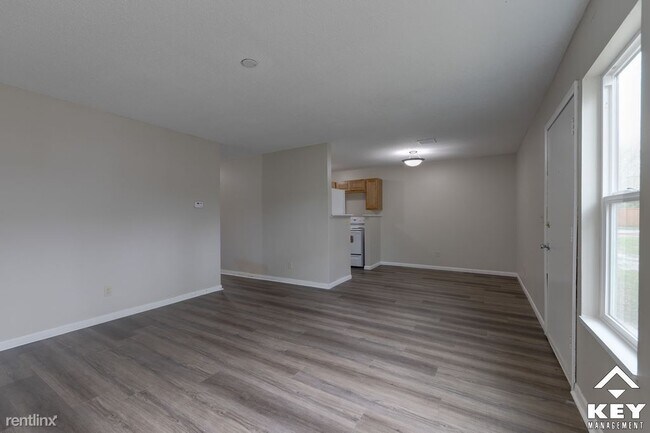 Building Photo - 3 br, 1 bath Townhome - 1732 N Waco Ave