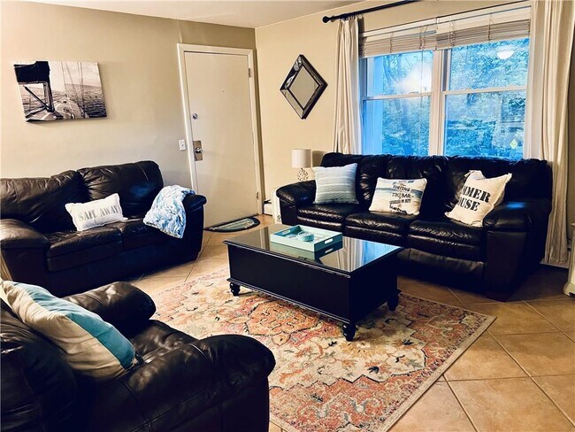 Foto del edificio - 70 Carroll Ave