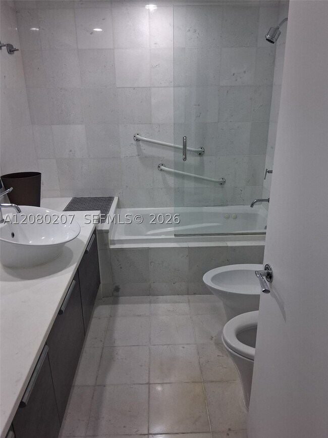 Foto del edificio - 2950 NE 188th St