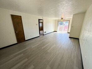 Building Photo - 1574-1594-1594 Evergreen Ave NE