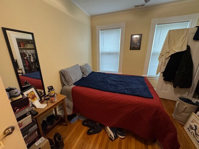 Building Photo - 176 Elm St