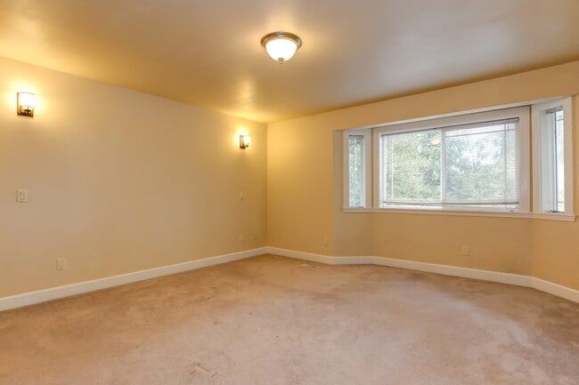 Building Photo - 2900 S Court St