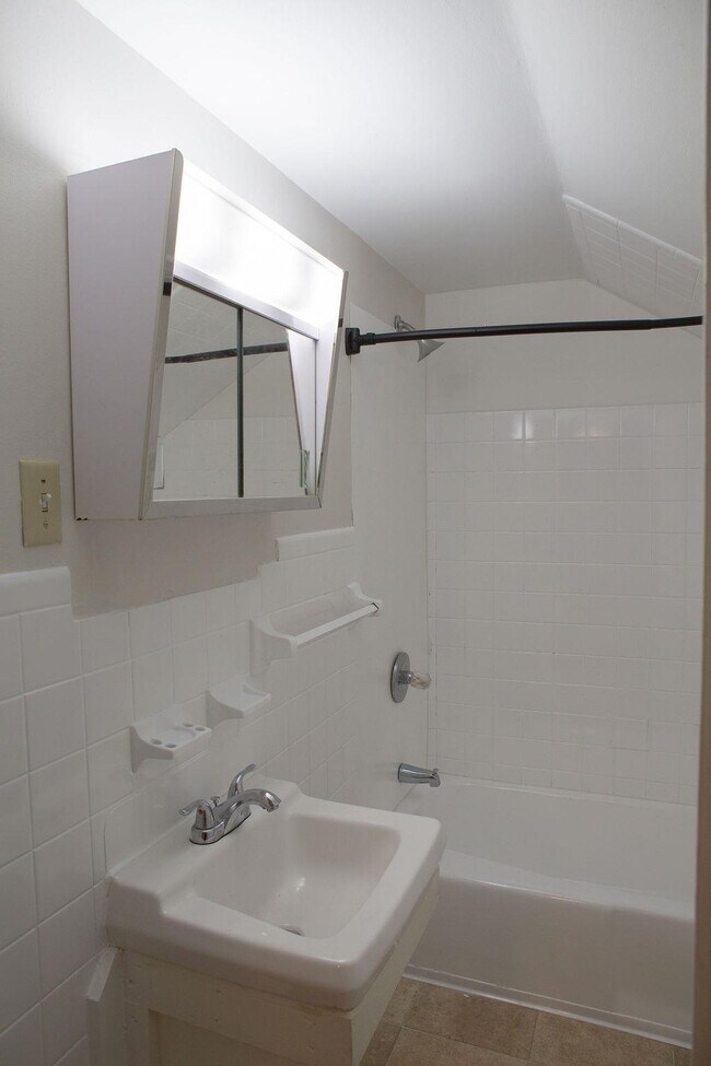 Foto del edificio - 180 N Main St