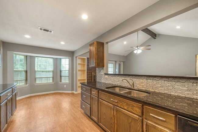 Building Photo - 16336 Edgemere Dr