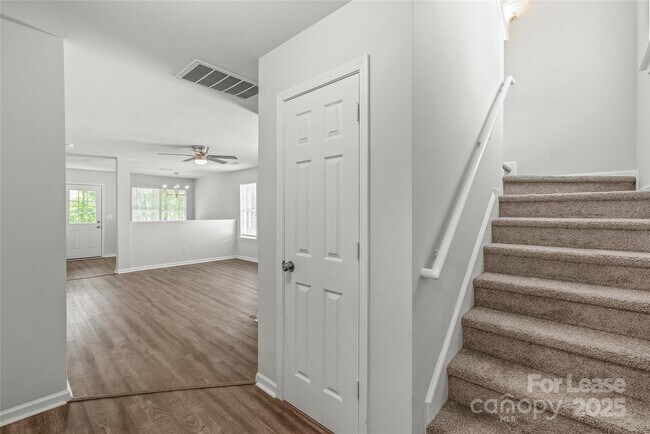 Building Photo - 8818 Sharonbrook Dr