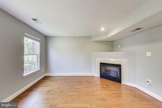 Building Photo - 12804 Short Hills Dr