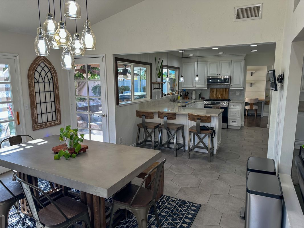 Foto del edificio - 9109 Middlefield Dr