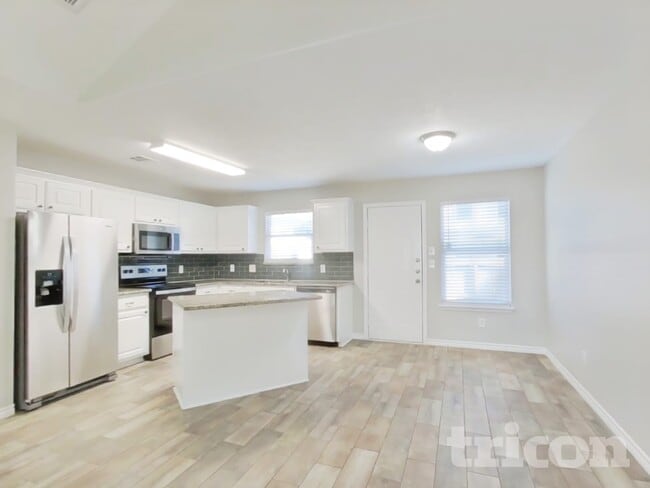 Foto del edificio - 16229 Summerset Estates Blvd