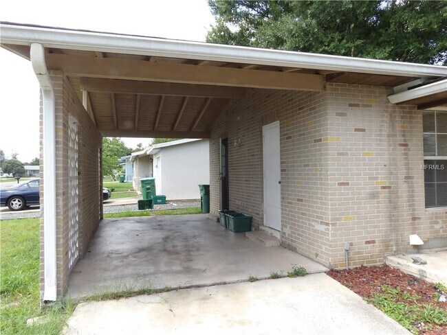 Building Photo - 2 Bed 1 Bath Home Pet Friendly 1ST MONTH F...
