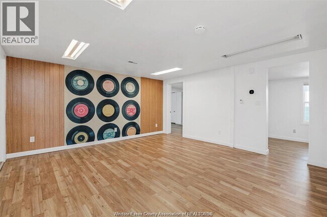 Photo du bâtiment - 21 Pearl St W