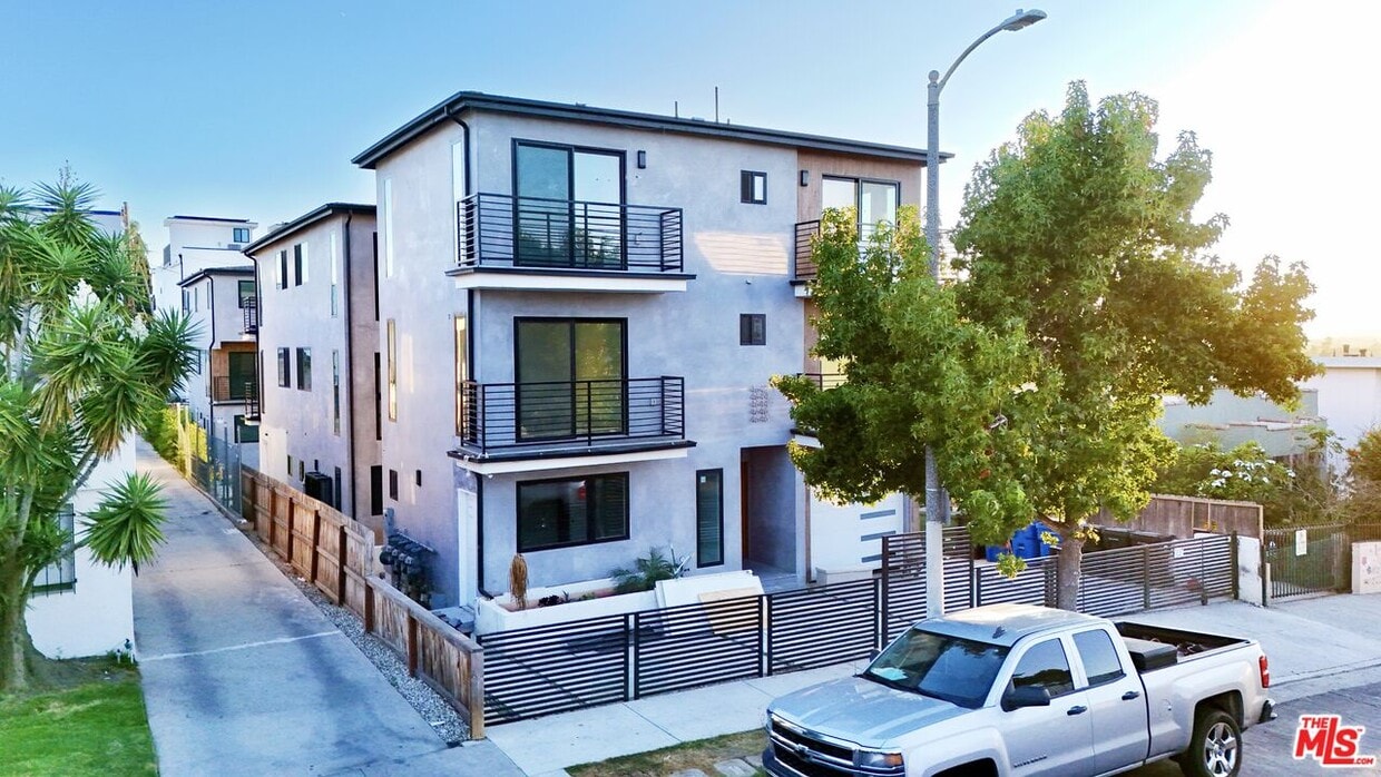 Foto principal - 4642 St Elmo Dr