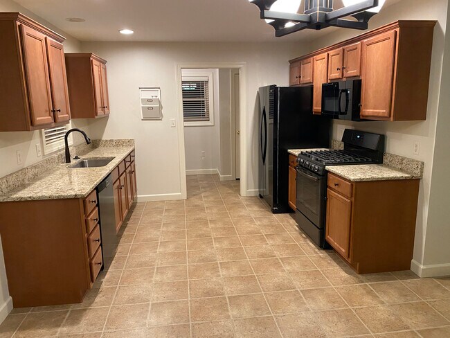 Building Photo - 4307 Green Park Dr