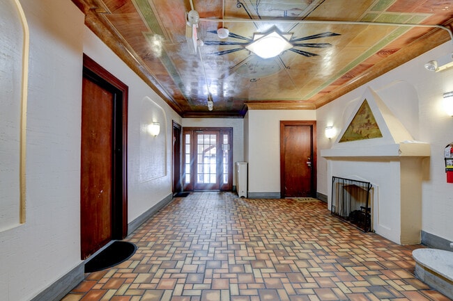 Building Photo - 901 Grand Ave