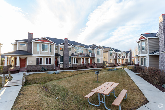 Building Photo - Grass Creek Village