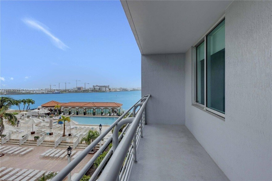 Primary Photo - 335 S Biscayne Blvd