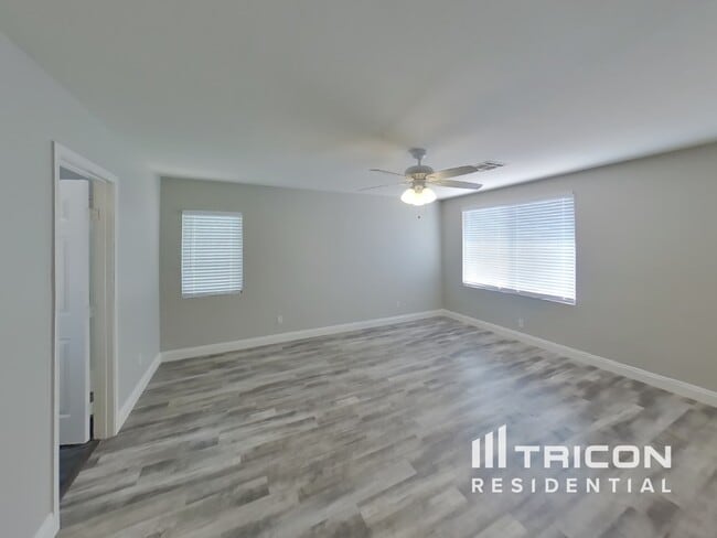 Building Photo - 9759 Ocotillo Falls Ave