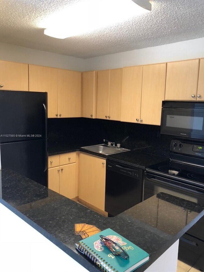 Foto del edificio - 7230 NW 179th St