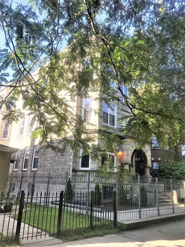 Foto del edificio - 1015 W Garfield Blvd