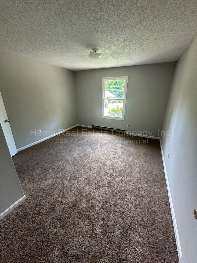 Building Photo - 4229 Ogburn Ave