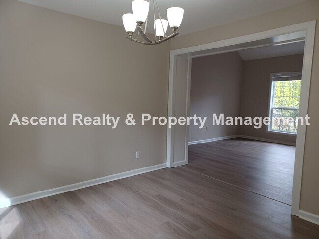 Building Photo - Gorgeous Updated Murrayhill Area 4 Bed on ...