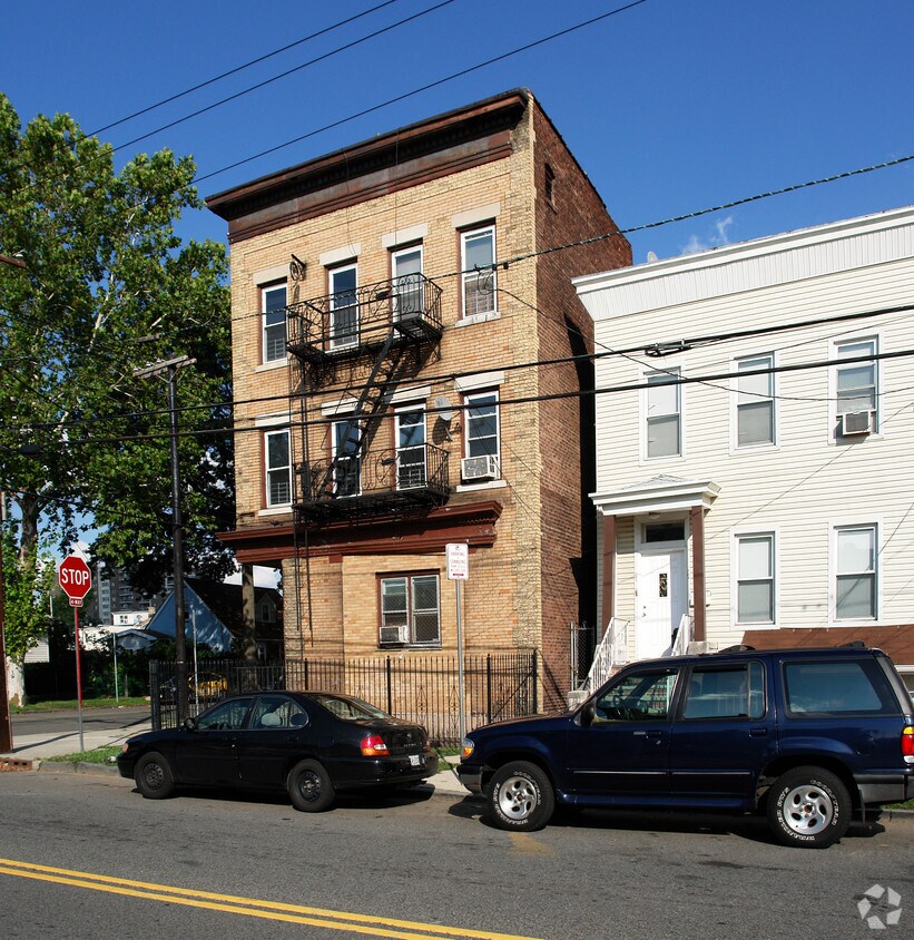 Building Photo - 705 N 8th St