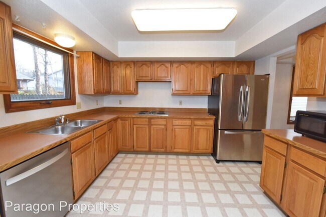 Building Photo - 4 br, 2.5 bath House - 13710 Vern Drive