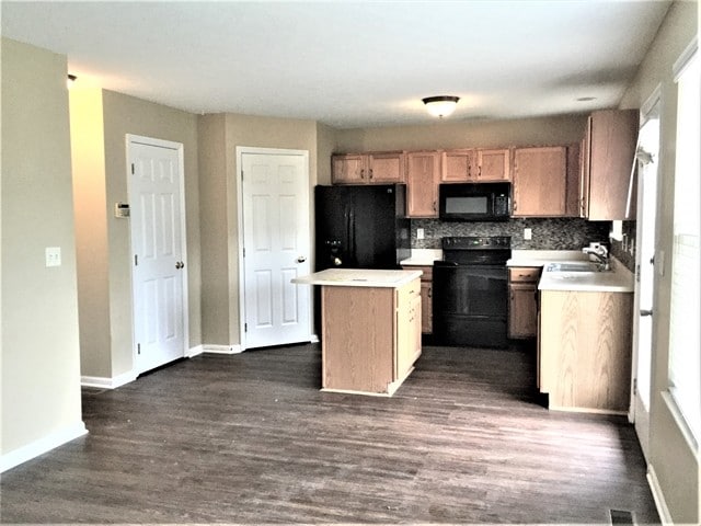 Building Photo - 161 Lakeview Dr