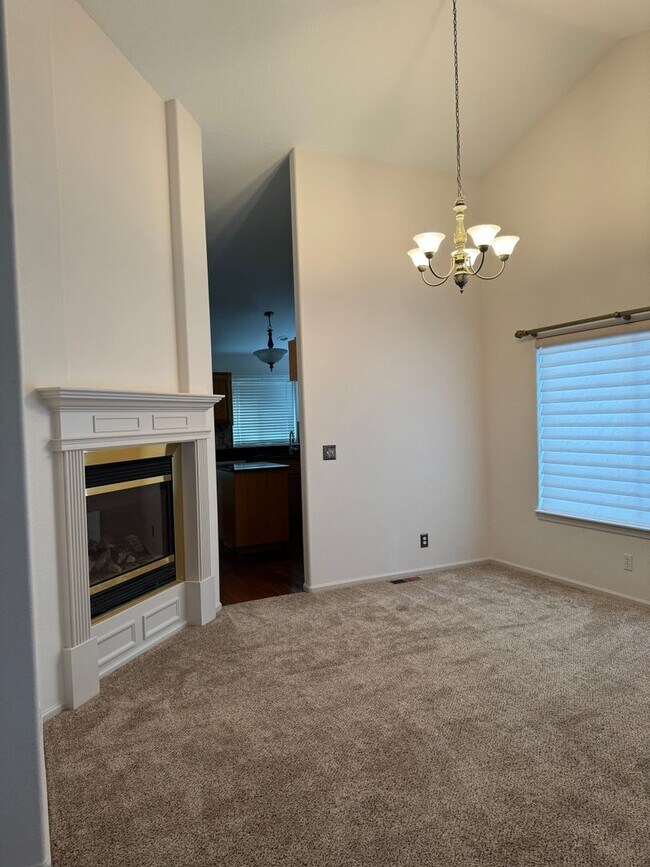Building Photo - 3 bedroom 2 bath home in Sutherlin