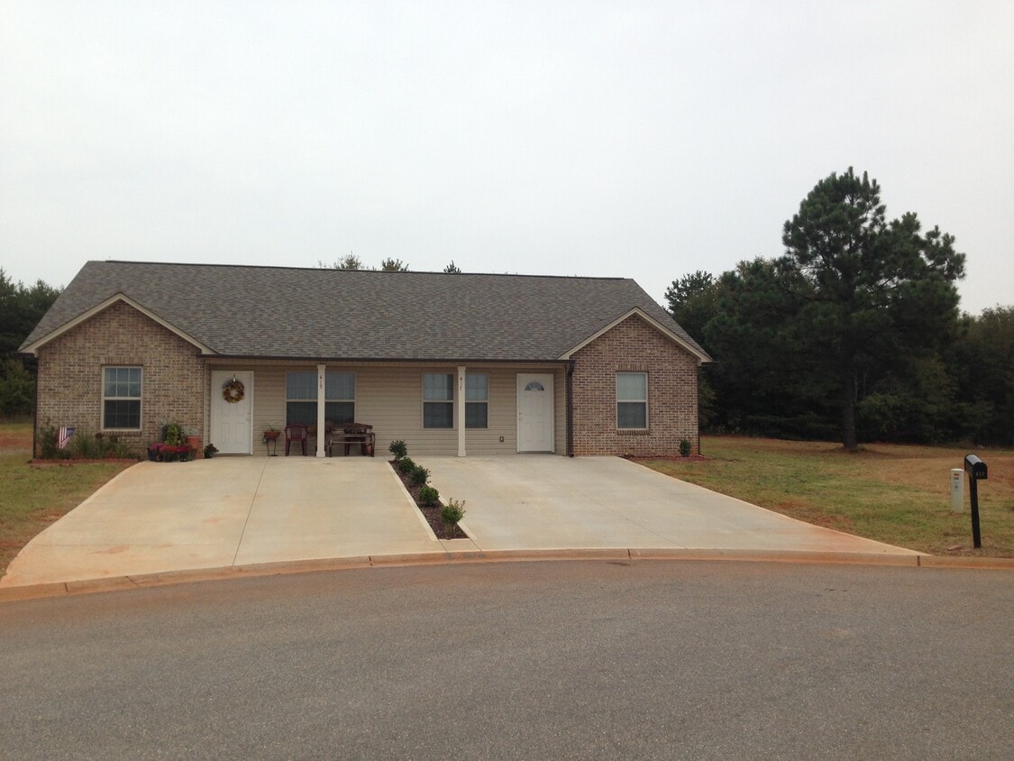 253 Mary High Dr, Wellford, SC 29385 Townhome Rentals in Wellford SC