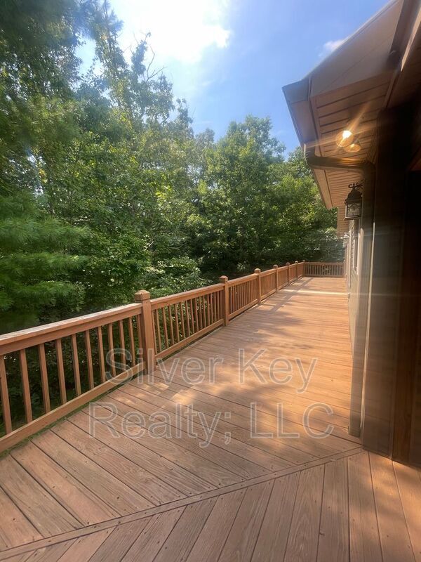 Building Photo - 130 Rivendell Ln