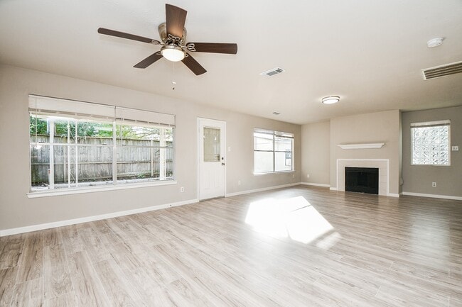 Foto del edificio - 11659 Evesborough Dr