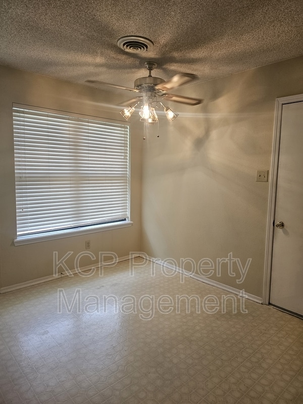 Building Photo - 9416 Bryn Mawr Cir