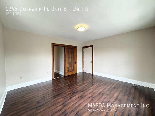 Photo du bâtiment - CHAMRING 1 BED/1 BATH APT ON DUFFERIN & GILES + HYDRO!