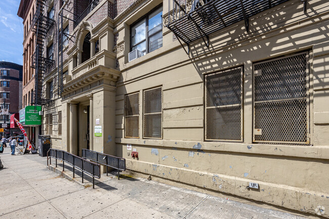 Foto del edificio - 707 Saint Nicholas Ave