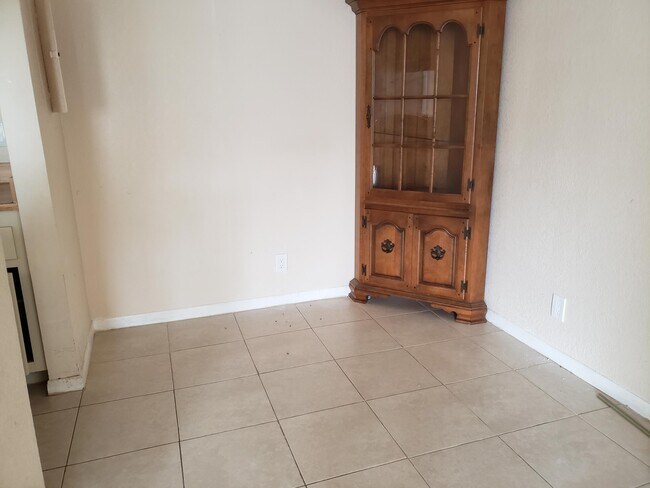 Building Photo - 7091 Golf Colony Ct