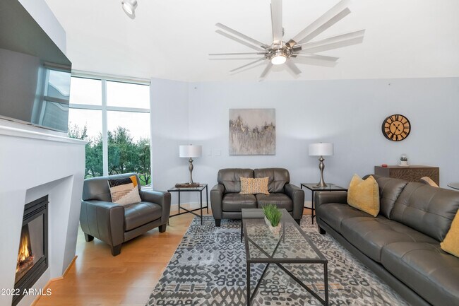 Foto del edificio - 120 E Rio Salado Pkwy