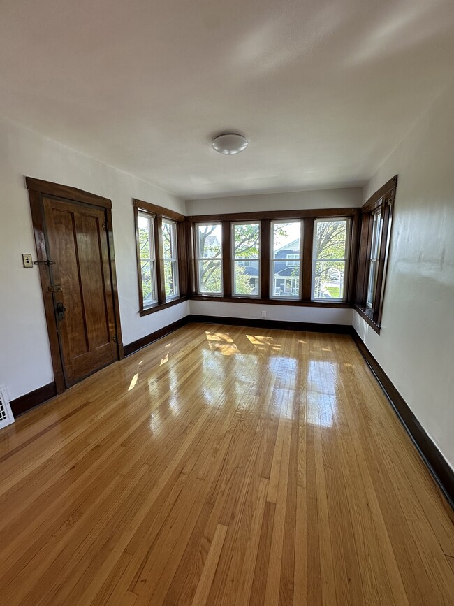 Building Photo - 4159 N Maplewood Ave