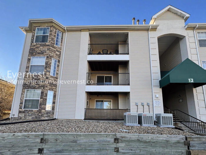 Modern Comfort Meets Mountain Views / 3 beds & 2 Bath / Coming Soon! - Modern Comfort Meets Mountain Views / 3 beds & 2 Bath / Coming Soon!