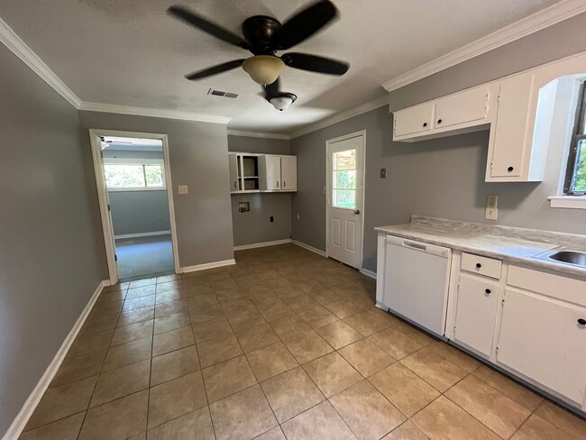 Building Photo - Renovated 3 Bedroom 2 Bath Home for Rent!!